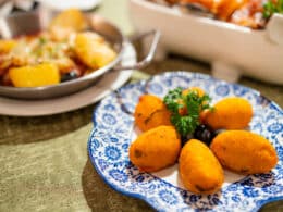 Pastéis de Bacalhau beignets