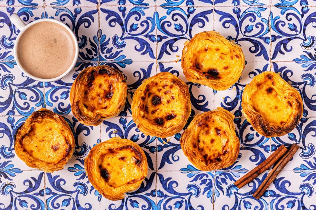 Pastel de Nata avec un petit café